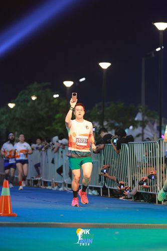 Race photo from PIK NITE RUN 2025
