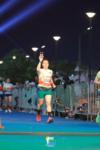 Race photo from PIK NITE RUN 2025
