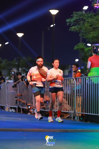 Race photo from PIK NITE RUN 2025
