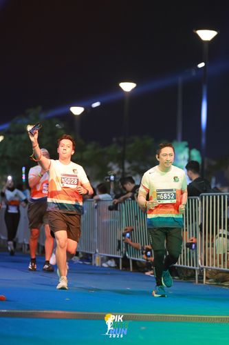 Race photo from PIK NITE RUN 2025