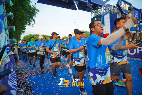 Race photo from Isoplus Run 2024 Surabaya