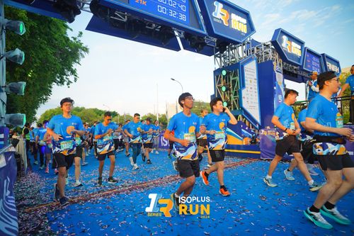 Race photo from Isoplus Run 2024 Surabaya