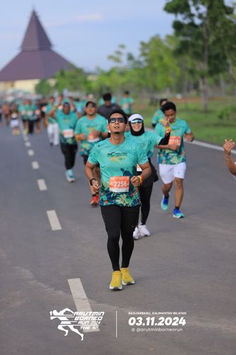 Race photo from Arutmin Borneo Run 2024
