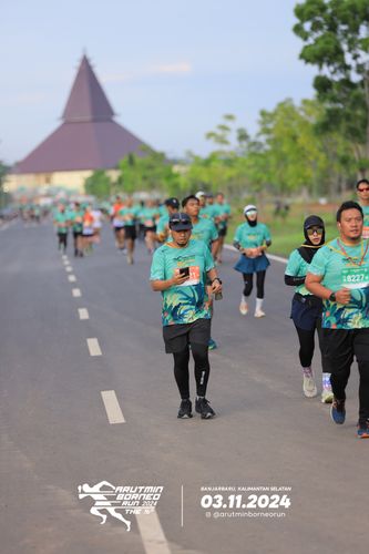 Race photo from Arutmin Borneo Run 2024
