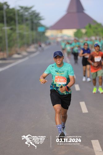 Race photo from Arutmin Borneo Run 2024