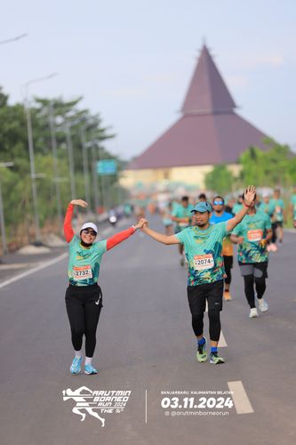 Race photo from Arutmin Borneo Run 2024
