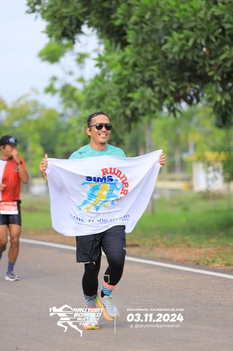 Race photo from Arutmin Borneo Run 2024