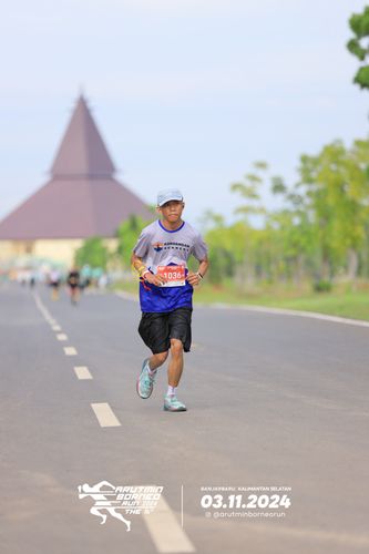 Race photo from Arutmin Borneo Run 2024