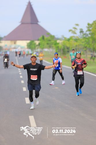 Race photo from Arutmin Borneo Run 2024