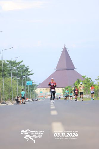 Race photo from Arutmin Borneo Run 2024
