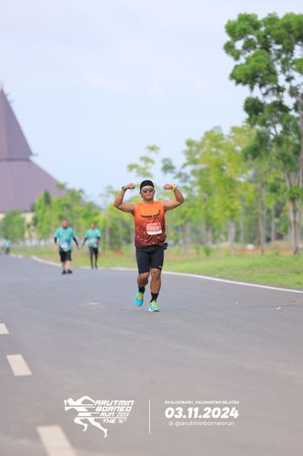 Race photo from Arutmin Borneo Run 2024