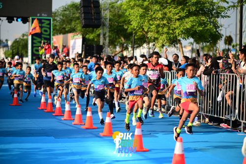 Race photo from PIK NITE RUN 2025