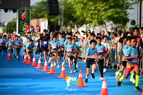 Race photo from PIK NITE RUN 2025