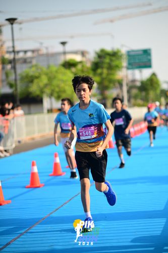 Race photo from PIK NITE RUN 2025