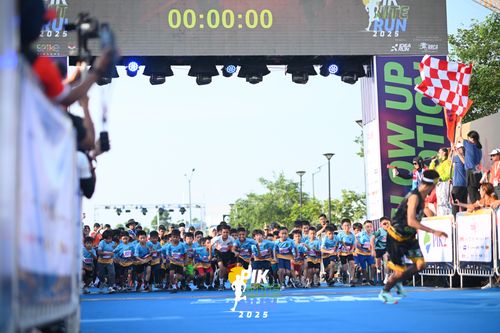 Race photo from PIK NITE RUN 2025