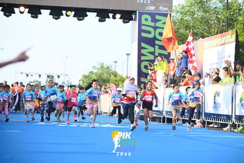 Race photo from PIK NITE RUN 2025