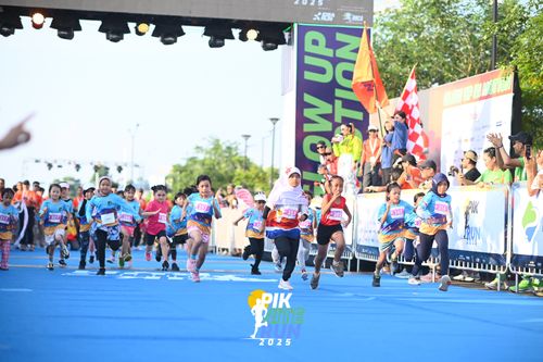 Race photo from PIK NITE RUN 2025