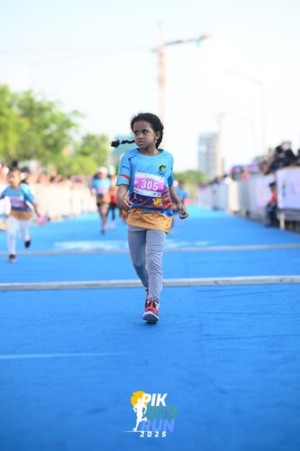 Race photo from PIK NITE RUN 2025