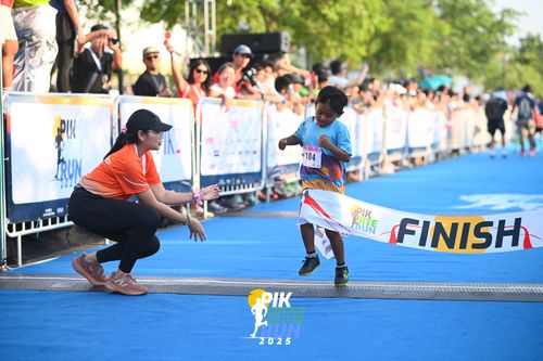 Race photo from PIK NITE RUN 2025