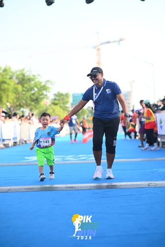 Race photo from PIK NITE RUN 2025