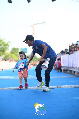 Race photo from PIK NITE RUN 2025