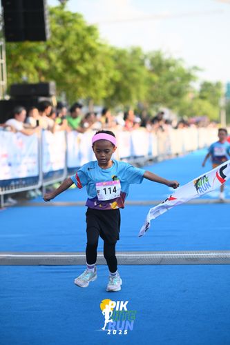 Race photo from PIK NITE RUN 2025