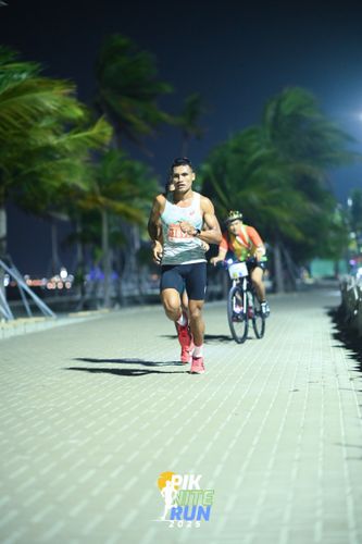 Race photo from PIK NITE RUN 2025