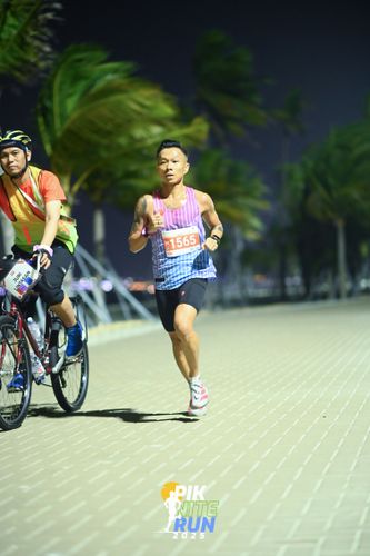 Race photo from PIK NITE RUN 2025
