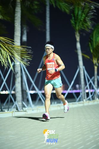 Race photo from PIK NITE RUN 2025