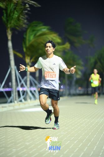 Race photo from PIK NITE RUN 2025