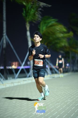 Race photo from PIK NITE RUN 2025