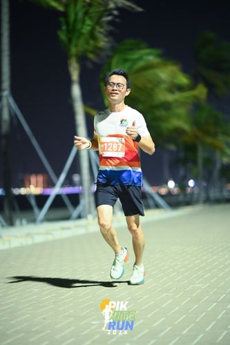 Race photo from PIK NITE RUN 2025