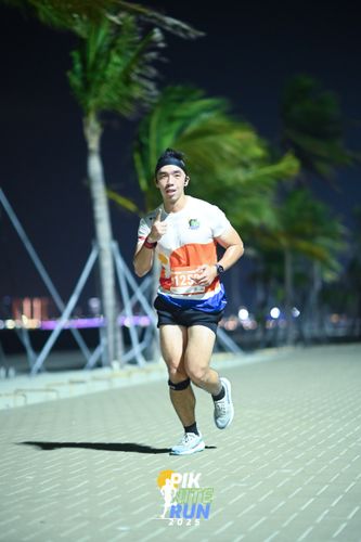Race photo from PIK NITE RUN 2025