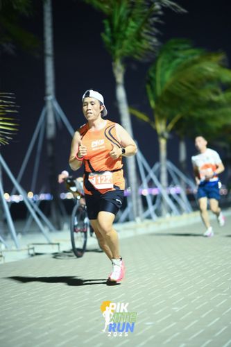 Race photo from PIK NITE RUN 2025
