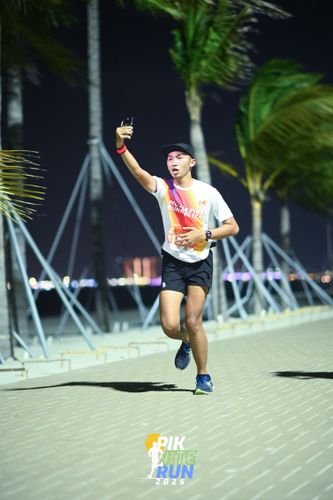 Race photo from PIK NITE RUN 2025