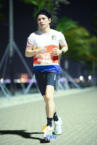 Race photo from PIK NITE RUN 2025