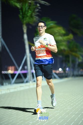 Race photo from PIK NITE RUN 2025