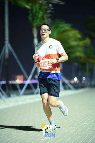 Race photo from PIK NITE RUN 2025