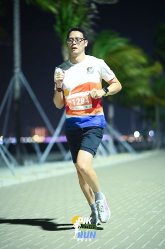 Race photo from PIK NITE RUN 2025