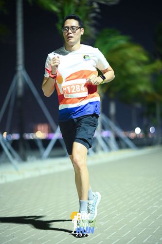 Race photo from PIK NITE RUN 2025