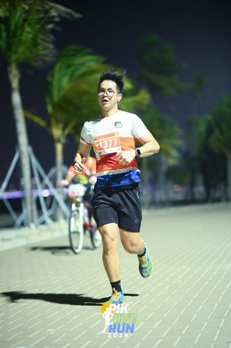 Race photo from PIK NITE RUN 2025