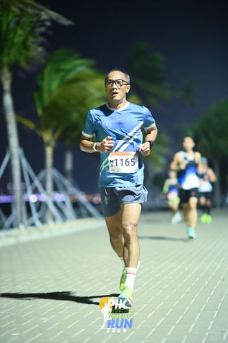 Race photo from PIK NITE RUN 2025
