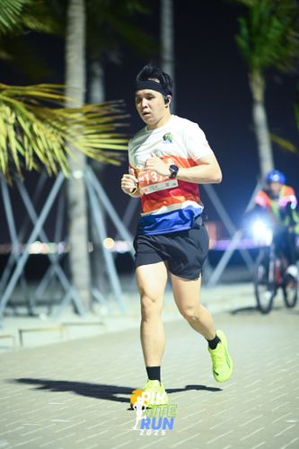Race photo from PIK NITE RUN 2025