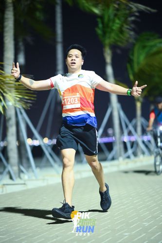 Race photo from PIK NITE RUN 2025