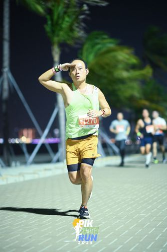 Race photo from PIK NITE RUN 2025