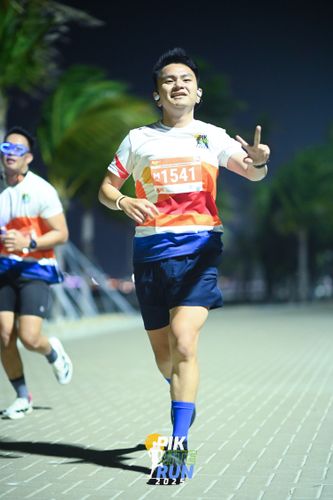 Race photo from PIK NITE RUN 2025