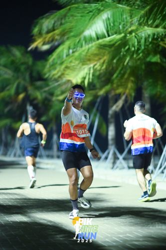 Race photo from PIK NITE RUN 2025