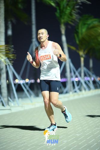 Race photo from PIK NITE RUN 2025