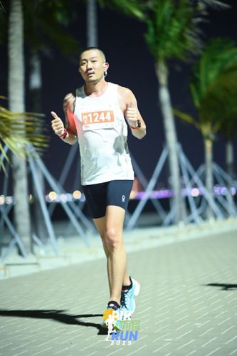 Race photo from PIK NITE RUN 2025