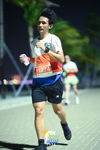 Race photo from PIK NITE RUN 2025